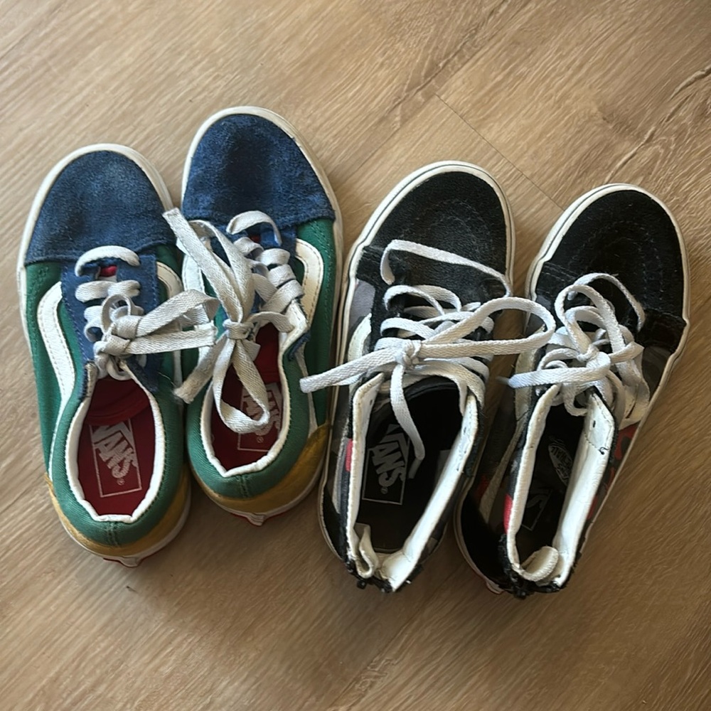 2 pairs vans